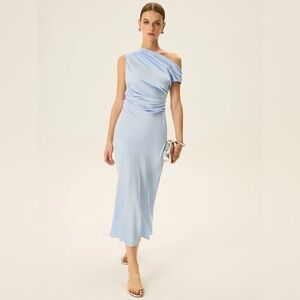Commense Off-shoulder Midi Dress
Size M